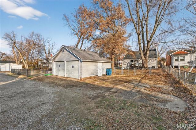 625 Adams Street, St Charles, MO 63301