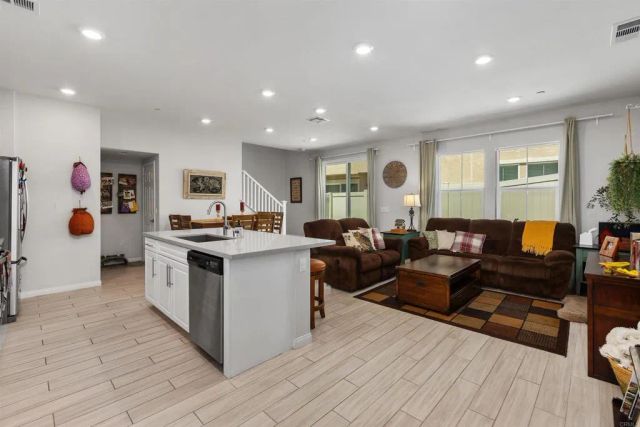 1362 Palo Verde Way, Vista, CA 92083