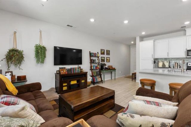 1362 Palo Verde Way, Vista, CA 92083