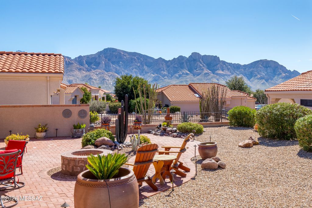 Image 1 of property listing at 14301 N Trade Winds Way, Oro Valley, AZ 85755