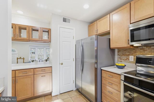 1472 PARK GARDEN LN, Reston, VA 20194