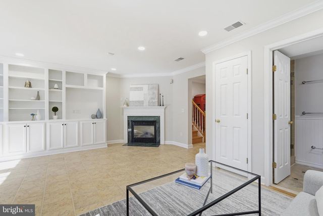 1472 PARK GARDEN LN, Reston, VA 20194