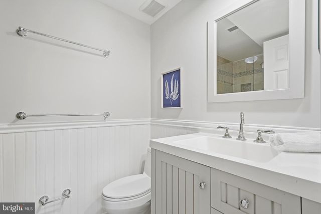 1472 PARK GARDEN LN, Reston, VA 20194