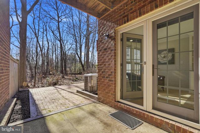 1472 PARK GARDEN LN, Reston, VA 20194