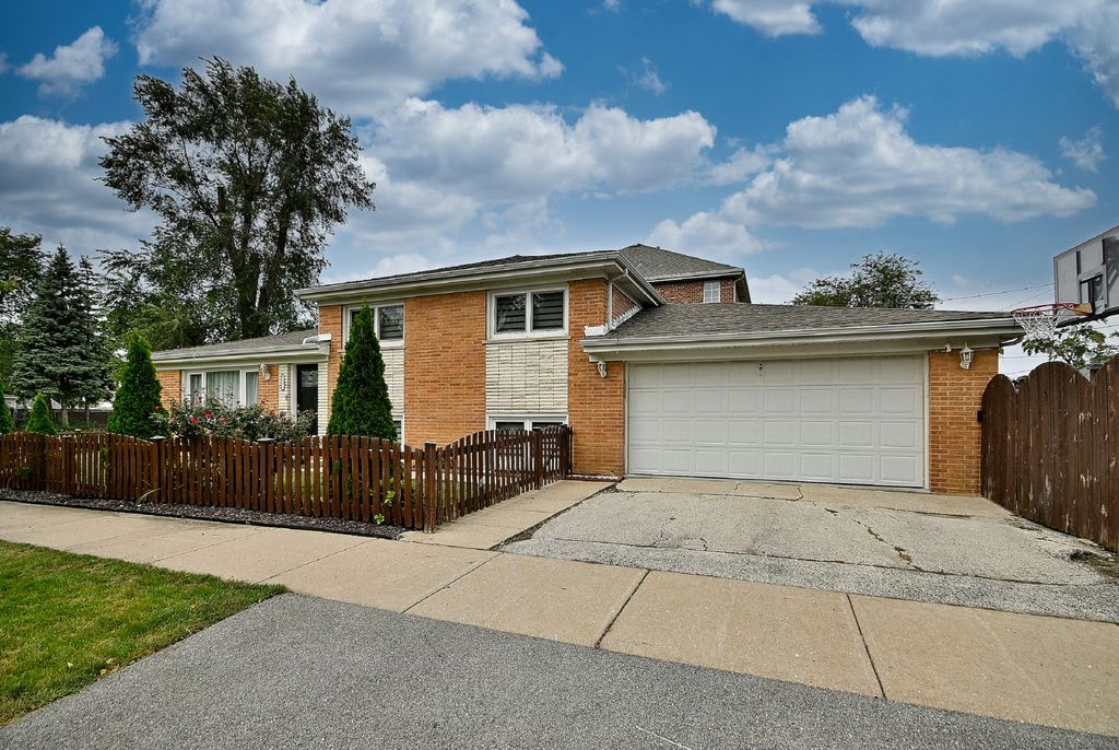 8033 Long Avenue, Burbank, IL 60459 — exterior