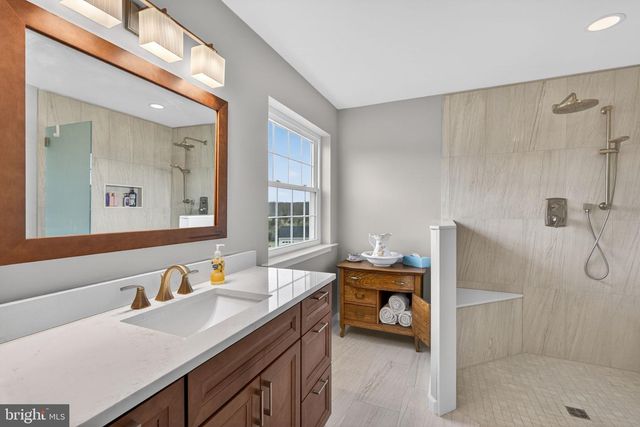 1219 WINTERTHUR LN, Quakertown, PA 18951