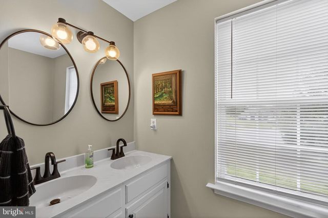 1219 WINTERTHUR LN, Quakertown, PA 18951