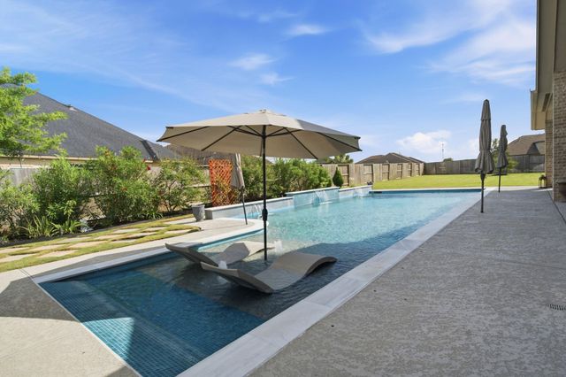 10211 Cove Court, Iowa Colony, TX 77583