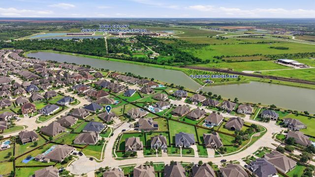 10211 Cove Court, Iowa Colony, TX 77583