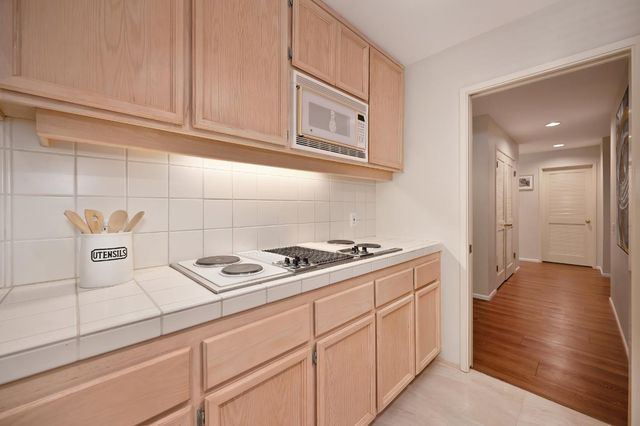 1954 D O Mills Ct, Gold River, CA 95670