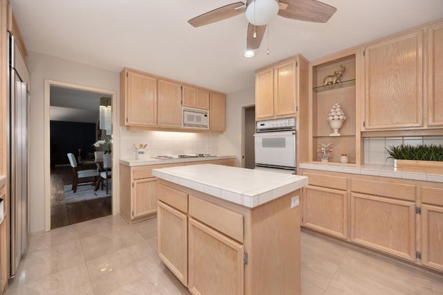 1954 D O Mills Ct, Gold River, CA 95670