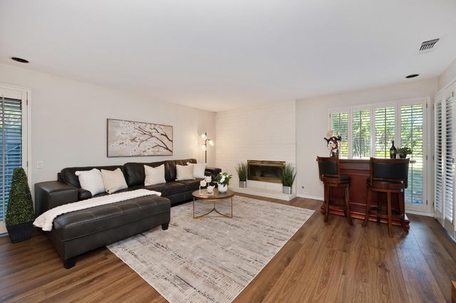 1954 D O Mills Ct, Gold River, CA 95670