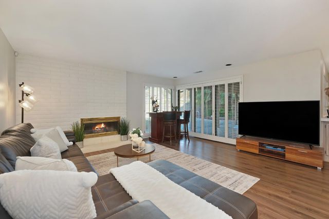 1954 D O Mills Ct, Gold River, CA 95670