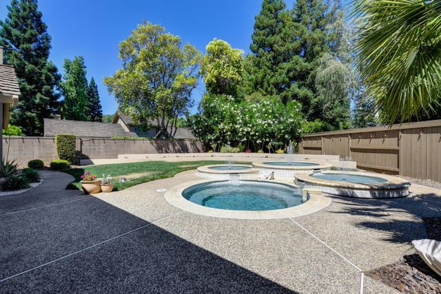 1954 D O Mills Ct, Gold River, CA 95670