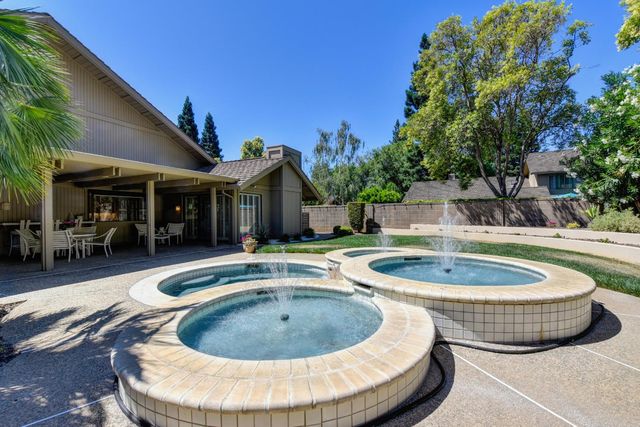 1954 D O Mills Ct, Gold River, CA 95670