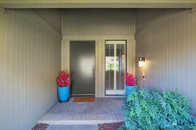 1954 D O Mills Ct, Gold River, CA 95670