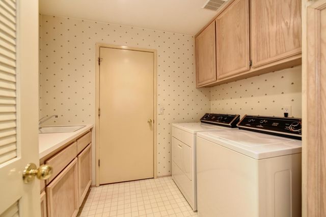 1954 D O Mills Ct, Gold River, CA 95670