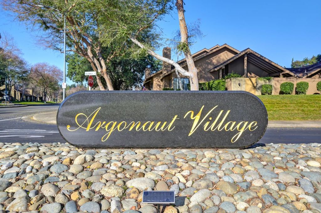 1954 D O Mills Ct, Gold River, CA 95670