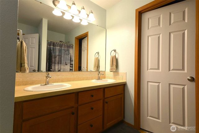 15826 104th Ave SE, Yelm, WA 98597