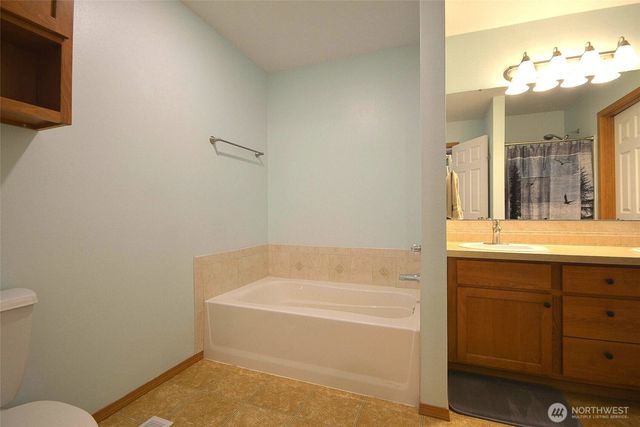 15826 104th Ave SE, Yelm, WA 98597