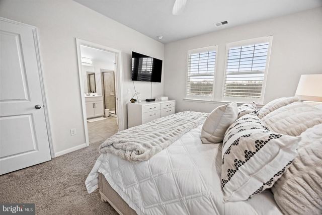 41 TURIN WAY, Mount Laurel, NJ 08054