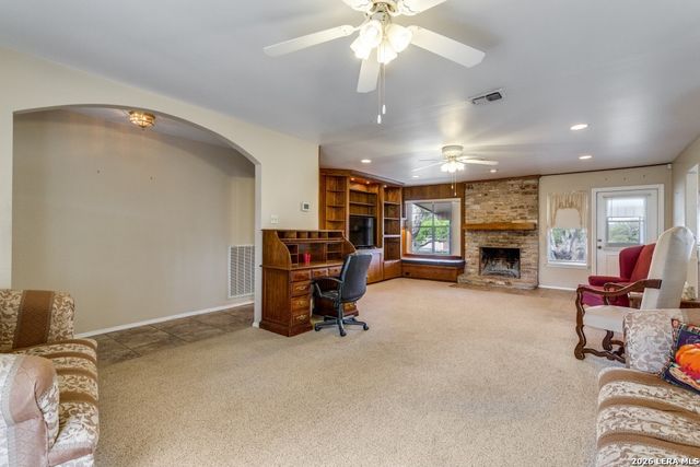 212 KENDALL OAKS DR, Boerne, TX 78006