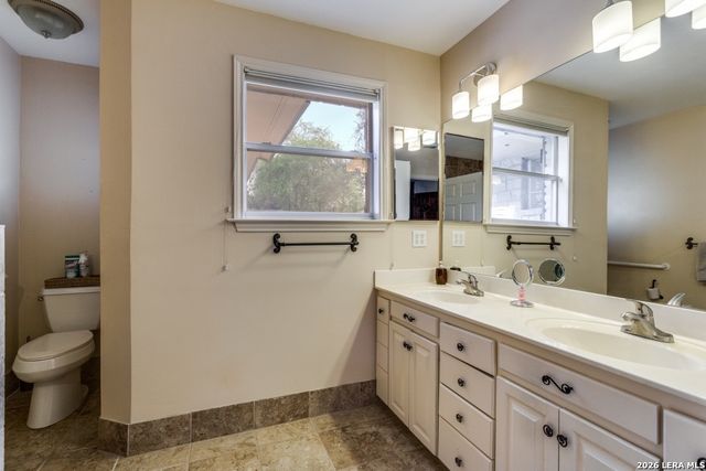 212 KENDALL OAKS DR, Boerne, TX 78006