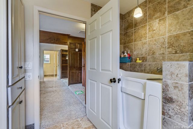 212 KENDALL OAKS DR, Boerne, TX 78006