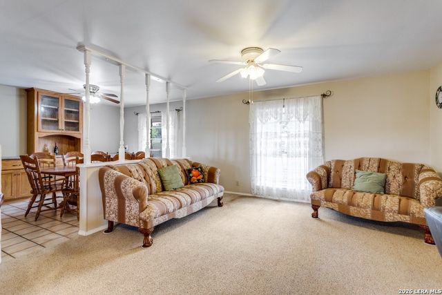 212 KENDALL OAKS DR, Boerne, TX 78006