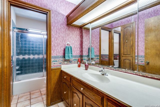 212 KENDALL OAKS DR, Boerne, TX 78006