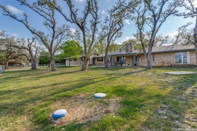212 KENDALL OAKS DR, Boerne, TX 78006