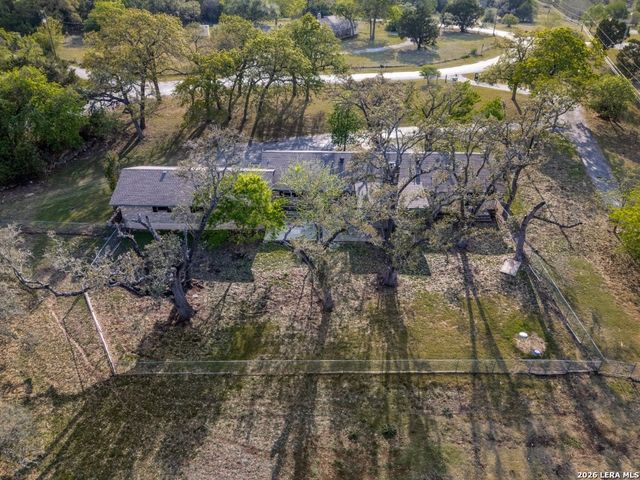 212 KENDALL OAKS DR, Boerne, TX 78006