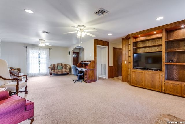 212 KENDALL OAKS DR, Boerne, TX 78006