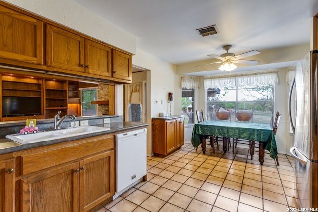 212 KENDALL OAKS DR, Boerne, TX 78006