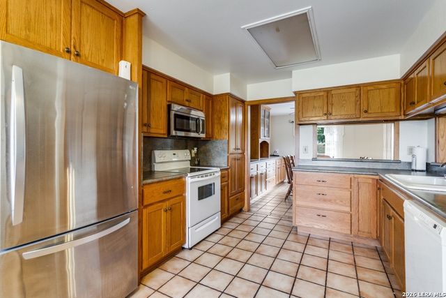 212 KENDALL OAKS DR, Boerne, TX 78006