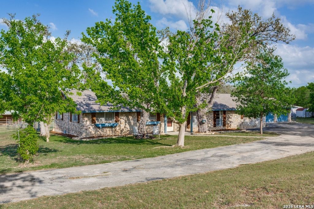 212 KENDALL OAKS DR, Boerne, TX 78006