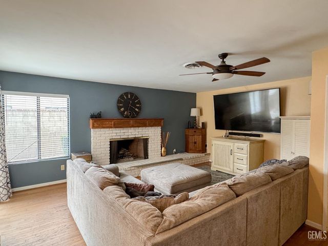 7005 Lacoste Lane, Bakersfield, CA 93309