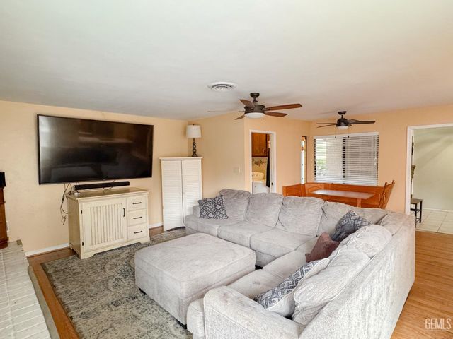 7005 Lacoste Lane, Bakersfield, CA 93309