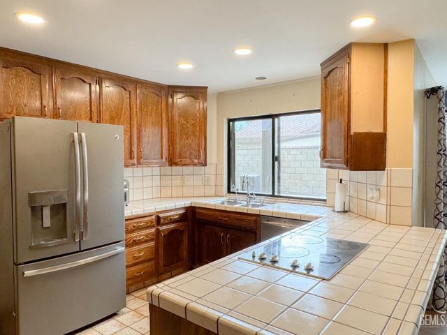 7005 Lacoste Lane, Bakersfield, CA 93309