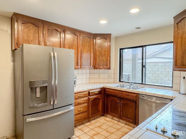 7005 Lacoste Lane, Bakersfield, CA 93309