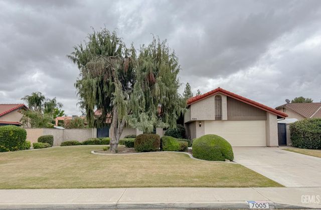 7005 Lacoste Lane, Bakersfield, CA 93309