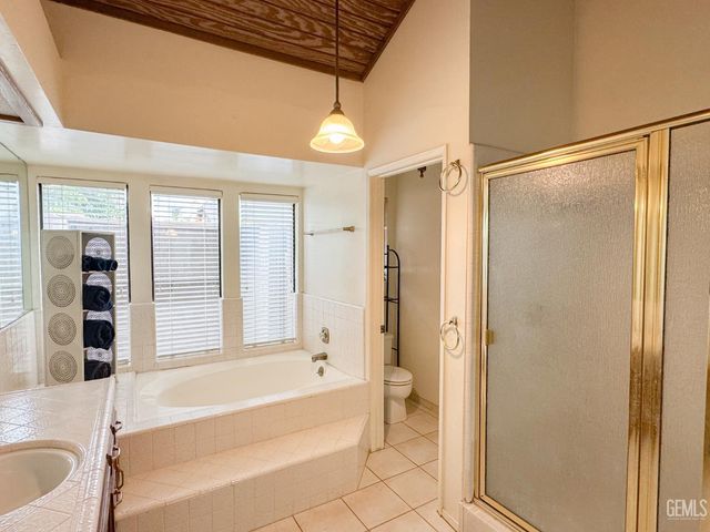 7005 Lacoste Lane, Bakersfield, CA 93309