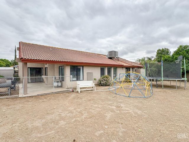 7005 Lacoste Lane, Bakersfield, CA 93309