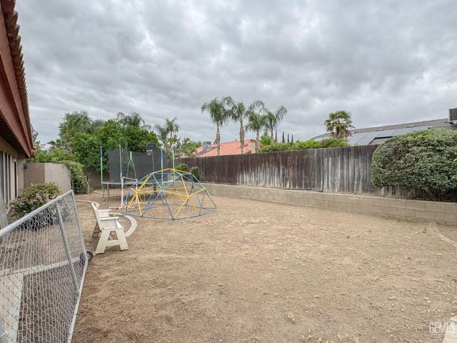 7005 Lacoste Lane, Bakersfield, CA 93309