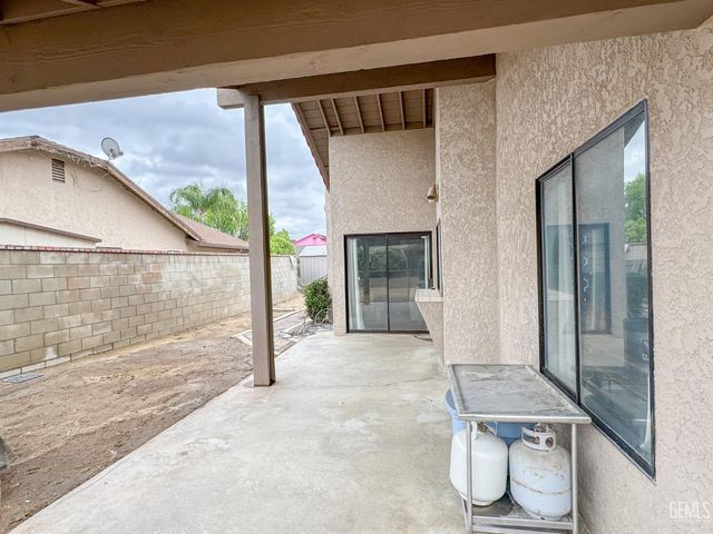 7005 Lacoste Lane, Bakersfield, CA 93309