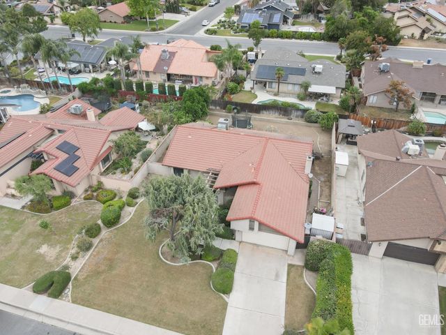 7005 Lacoste Lane, Bakersfield, CA 93309