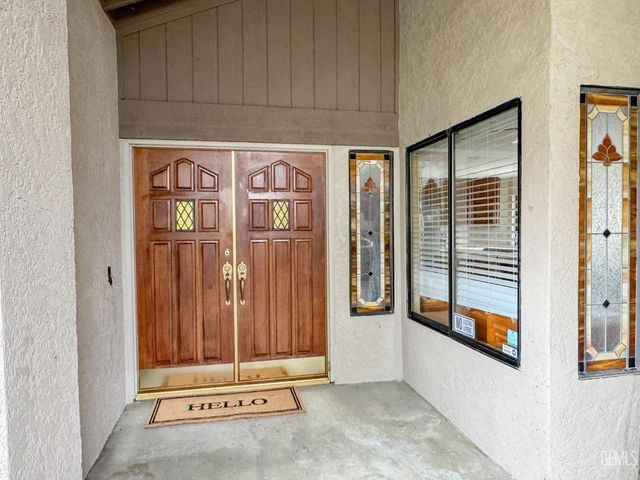 7005 Lacoste Lane, Bakersfield, CA 93309