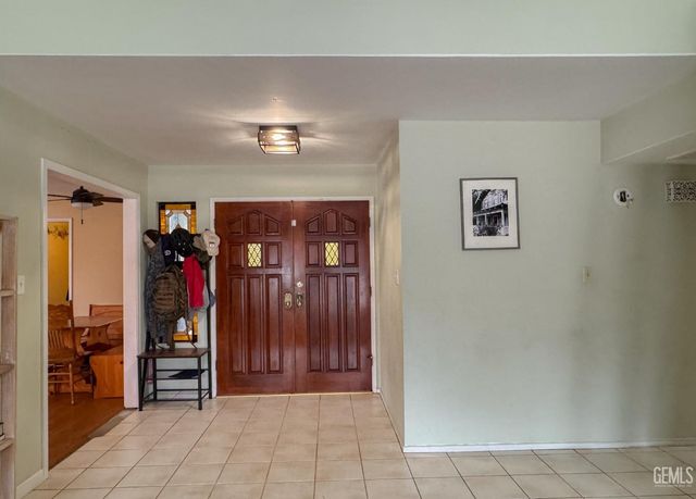 7005 Lacoste Lane, Bakersfield, CA 93309