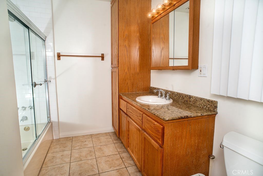 Image 11 of property listing at 11471 Orcas Avenue, Sylmar, CA 91342