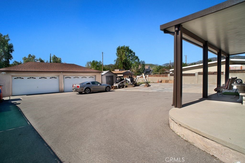 Image 14 of property listing at 11471 Orcas Avenue, Sylmar, CA 91342